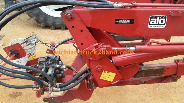 ขายแล้วขอบคุณพี่สรวุฒิ โพธารามครับ ชุดตักหน้ารถไถฟอร์ด &ldquo; ยี่ห้อQUICKE 4560 ของสวีเดน ตรงรุ่นFORD5000-7610