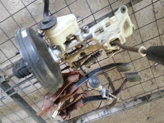 ขายอะไหล่ae111 หม้อลมเบรค ชุดกระปุกเกียร์ ปั้มครัชบนล่าง ขาเหยี