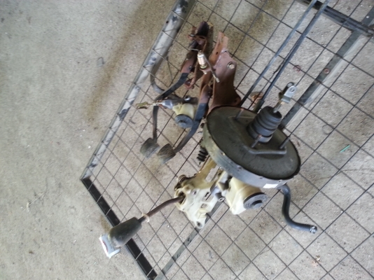 ขายอะไหล่ae111 หม้อลมเบรค ชุดกระปุกเกียร์ ปั้มครัชบนล่าง ขาเหยี