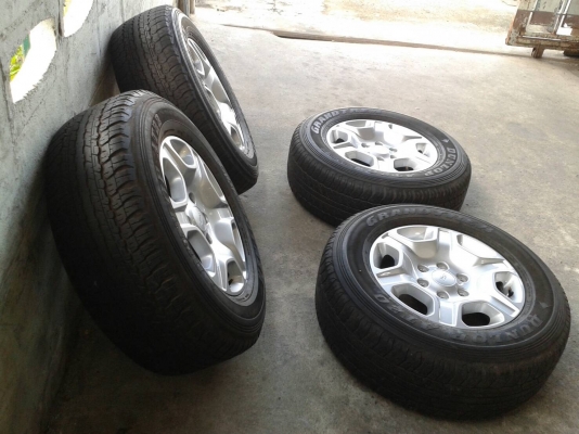 ฟอด ขอบ17นิ้ว6รู พร้อมยาง สวยๆ 4 ล้อ ราคา 550 บาท ฟอด ขอบ17นิ้ว6รู พร้อมยาง สวยๆ 4 ล้อ ราคา 550 บาท