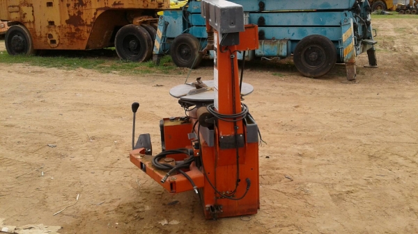 มาอีกตัวครับ เครื่องถอด เปลี่ยนยาง MONDOLFO A220 เก่านอก ราคาถูกๆครับ มาอีกตัวครับ เครื่องถอด เปลี่ยนยาง MONDOLFO A220 เก่านอก ราคาถูกๆครับ