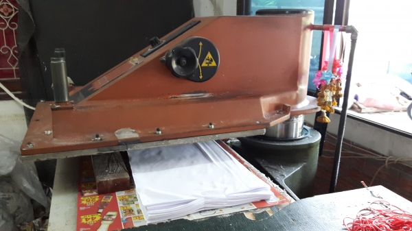 เครื่องปั้มพื้นรองเท้าหรืองานปั้มต่างๆ ยี่ห้อatom25ตัน