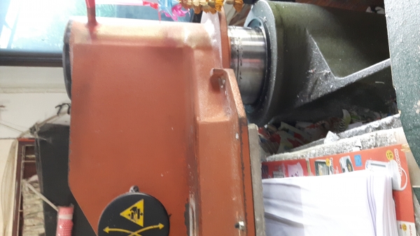 เครื่องปั้มพื้นรองเท้าหรืองานปั้มต่างๆ ยี่ห้อatom25ตัน