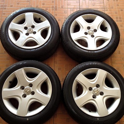 ใส่โตโยต้าได้ ยางDunlop และ Brigstone ปี 10 11 12 ผสมกัน 175 60 15 175 65 15 ยางละคู่ตจวส่งได้ครับ