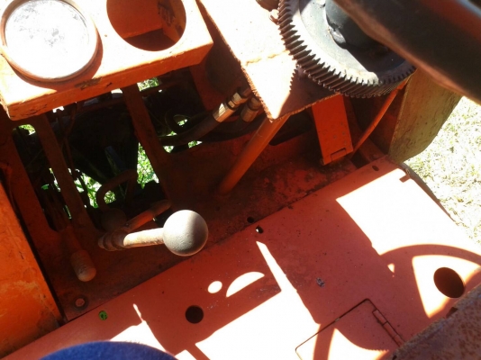 รถ 4 ล้อ คีบไม้.  / พร้อมใช้งาน.    สนใจติดต่อ  081 - 6079515