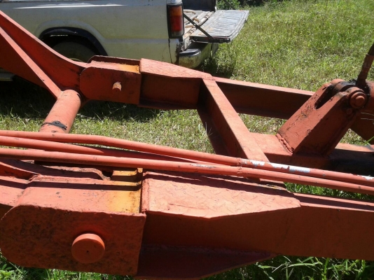 รถ 4 ล้อ คีบไม้.  / พร้อมใช้งาน.    สนใจติดต่อ  081 - 6079515