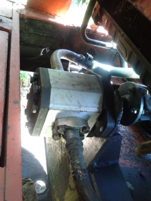 รถ 4 ล้อ คีบไม้.  / พร้อมใช้งาน.    สนใจติดต่อ  081 - 6079515