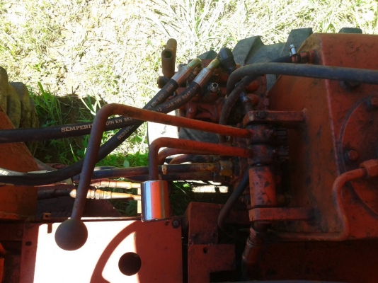 รถ 4 ล้อ คีบไม้.  / พร้อมใช้งาน.    สนใจติดต่อ  081 - 6079515