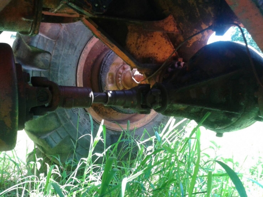 รถ 4 ล้อ คีบไม้.  / พร้อมใช้งาน.    สนใจติดต่อ  081 - 6079515