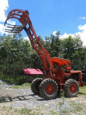 รถ 4 ล้อ คีบไม้.  / พร้อมใช้งาน.    สนใจติดต่อ  081 - 6079515