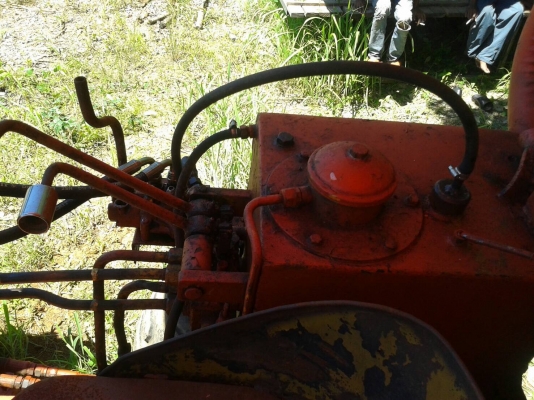 รถ 4 ล้อ คีบไม้.  / พร้อมใช้งาน.    สนใจติดต่อ  081 - 6079515