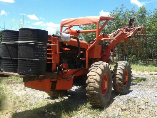 รถ 4 ล้อ คีบไม้.  / พร้อมใช้งาน.    สนใจติดต่อ  081 - 6079515