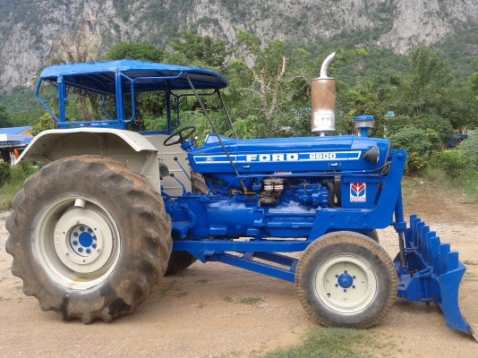 ขายรถไถฟอร์ด รุ่น 7700 ขายรถไถฟอร์ด รุ่น 7700