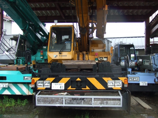 บริการให้เช่า รคเครน รถแบคโคร และเครื่องจักรกลหนักอื่นๆ