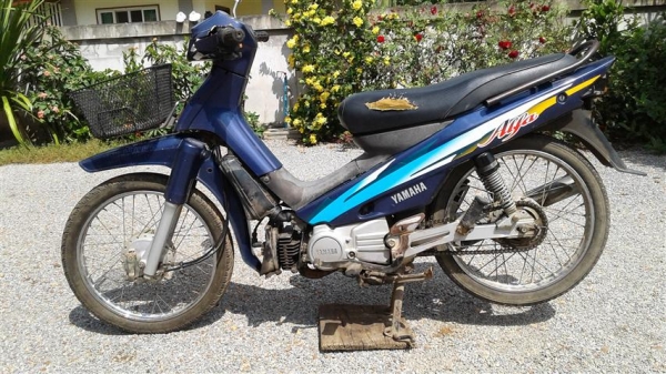 ขายเมทอัลฟ้ามีเล่มพร้อมใบประมูลเครื่องดีสีสันพอใช้ได้รถสตาร์ทติดขี่ได้เหมาะเอาไปเก็บอะไหล่ต่อ ขาย 4900 บาท