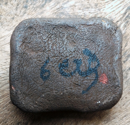 ครูบาวัง เครื่องรางมหาสเน่ห์ ม้าเสพนาง เนื้อว่านปิดทองแท้ จานยันต์หลัง