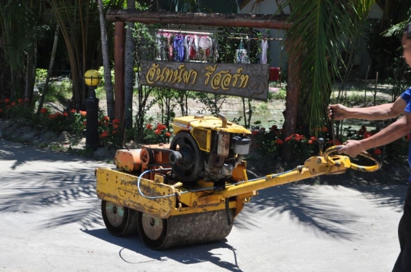 ขายรถบดดิน BOMAGสวยเดิมจากญี่ปุ่น 65,000 เท่านั้น ขายรถบดดิน BOMAGสวยเดิมจากญี่ปุ่น 65,000 เท่านั้น