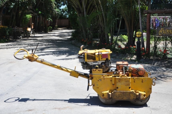 ขายรถบดดิน BOMAGสวยเดิมจากญี่ปุ่น 65,000 เท่านั้น