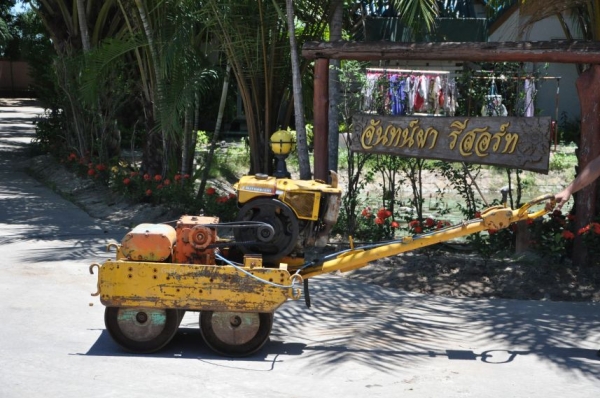 ขายรถบดดิน BOMAGสวยเดิมจากญี่ปุ่น 65,000 เท่านั้น ขายรถบดดิน BOMAGสวยเดิมจากญี่ปุ่น 65,000 เท่านั้น