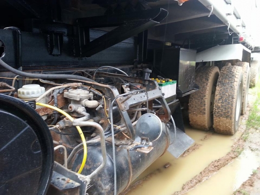 ขายรถดั้มพ่วงแม่ลูก เดก้า270 ดั้มสามมิตร ลูก3คาน ปี43 รถสวย สภาพพร้อมใช้งาน เอกสารพร้อมโอน ราคา1,650,000 สนใจโทร 090-8588220คุณนะ 093-3258446คุณบิว หรือเข้าดูสินค้าอื่นๆได้ที่ www.narong2truck.com หรือ www.truck.in.th/498 หรือเพจFacebook ณรงค์ ซื้อขายรถมื