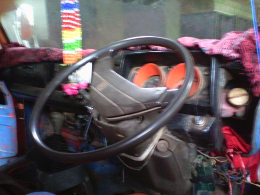 ขายหัวเก๋งรถหกล้อรุ่นเก่านิสสัน