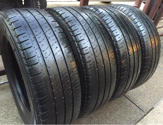 ยาง Michelin 205 70 15 ปลายปี15 ดอกเต็ม ไม่มีปะ ราคาไม่แพง