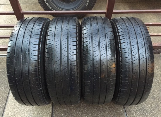 ยาง Michelin 205 70 15 ปลายปี15 ดอกเต็ม ไม่มีปะ ราคาไม่แพง