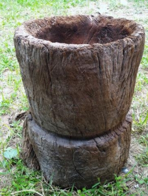 ครกไม้โบราณขนาดใหญ่Big01 แกะด้วยมือ หนักมากๆ สลวดลายสวย ใช้ประดับตกแต่งสวนหรือร้านค้า บ้านเรือน น่าสะสม