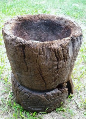 ครกไม้โบราณขนาดใหญ่Big01 แกะด้วยมือ หนักมากๆ สลวดลายสวย ใช้ประดับตกแต่งสวนหรือร้านค้า บ้านเรือน น่าสะสม