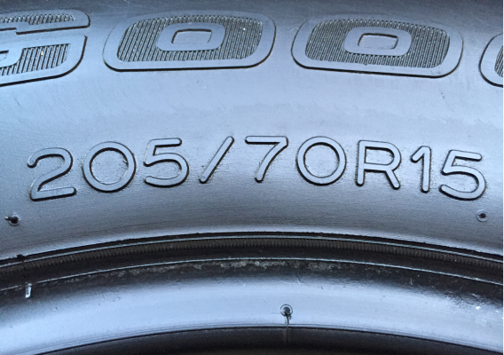 ยาง BF Goodrich 205 70 15 ปลายปี15 ดอกเต็ม ไม่มีปะ ราคาไม่แพง