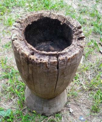 ครกไม้โบราณขนาดใหญ่ แกะด้วยมือ สภาพสวยใช้ประดับตกแต่งสวนหรือร้านค้า บ้านเรือน น่าสะสม