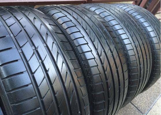 ยาง Dunlop 215 45 18 ปลายปี14 ดอกเต็ม ไม่มีปะ ราคาไม่แพง