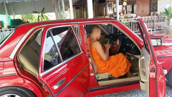 Benz W123 สีแดงเพลิง ชุดแต่ง amg เครื่องยนต์ 1Jz-ge ติดแก็ส Lpg ราคาไม่แพง