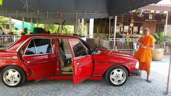 Benz W123 สีแดงเพลิง ชุดแต่ง amg เครื่องยนต์ 1Jz-ge ติดแก็ส Lpg ราคาไม่แพง