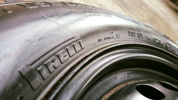 ยางล้ออะไหล่บางเก่านอก // แผงแอร์เก่านอก // สวิตซ์เกียร์ PNP // กลอนฝากระโปรง S60 V70P2 S80