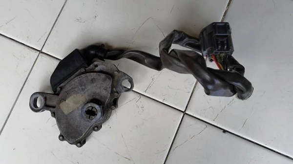 ยางล้ออะไหล่บางเก่านอก // แผงแอร์เก่านอก // สวิตซ์เกียร์ PNP // กลอนฝากระโปรง S60 V70P2 S80