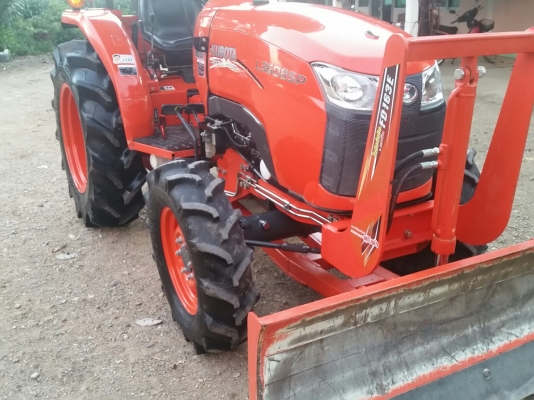 ขายรถไถคูโบต้า  KUBOTA   L 3608SP พร้อมชุดใบมีดดันหน้าคานล่าง  ผาน 6X22