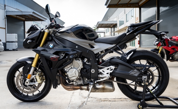 ! ! - -2016 BMW S 1000 R รถทดลองขับจากศูนย์- - ! !