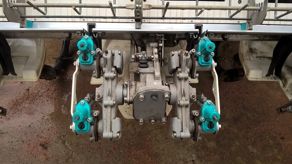 ขายรถปลูกข้าวนั่งขับ 6 แถว ดีเชล ปี 58 ทำงานแค่ 200 ชั่วโมง