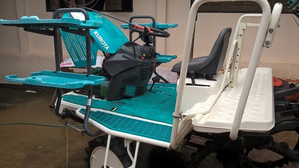 ขายรถปลูกข้าวนั่งขับ 6 แถว ดีเชล ปี 58 ทำงานแค่ 200 ชั่วโมง