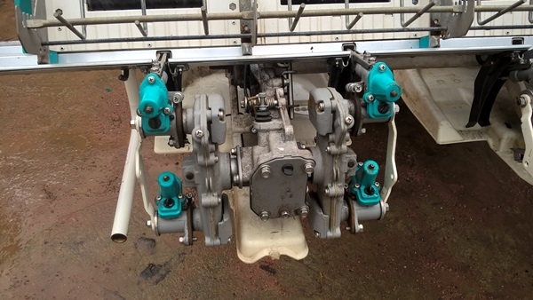 ขายรถปลูกข้าวนั่งขับ 6 แถว ดีเชล ปี 58 ทำงานแค่ 200 ชั่วโมง