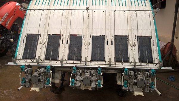 ขายรถปลูกข้าวนั่งขับ 6 แถว ดีเชล ปี 58 ทำงานแค่ 200 ชั่วโมง