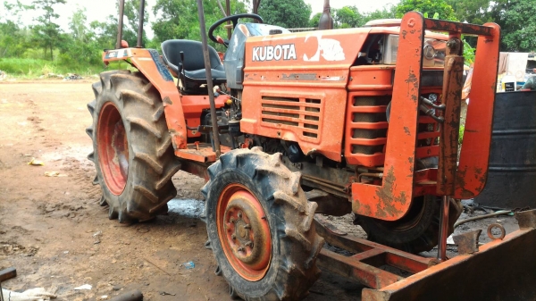 ขายรถไถ KUBOTA L2605  2เพลา พร้อมดันหน้า ราคา 135,000 อ.แกลง จ.ระยอง มีบริการขนส่งทั่วไทย DC Tractor Rayong 0818618678,0899347475 https://www.facebook.com/DC-Tractor-Rayong-3071545327&hellip;/shop&hellip; id line=081-8618678 id line=089-9347475