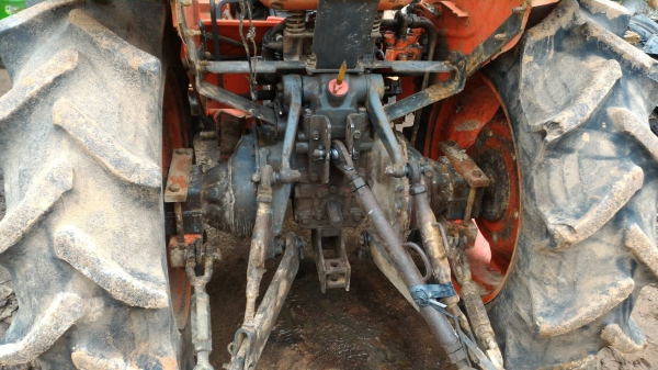 ขายรถไถ KUBOTA L2605  2เพลา พร้อมดันหน้า ราคา 135,000 อ.แกลง จ.ระยอง มีบริการขนส่งทั่วไทย DC Tractor Rayong 0818618678,0899347475 https://www.facebook.com/DC-Tractor-Rayong-3071545327&hellip;/shop&hellip; id line=081-8618678 id line=089-9347475