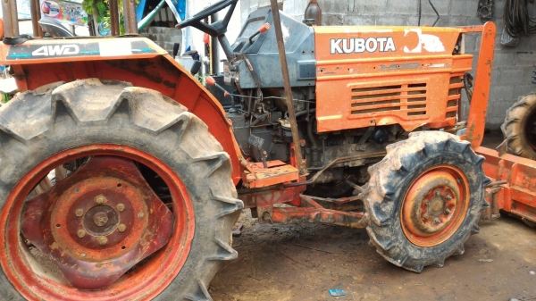 ขายรถไถ KUBOTA L2605  2เพลา พร้อมดันหน้า ราคา 135,000 อ.แกลง จ.ระยอง มีบริการขนส่งทั่วไทย DC Tractor Rayong 0818618678,0899347475 https://www.facebook.com/DC-Tractor-Rayong-3071545327&hellip;/shop&hellip; id line=081-8618678 id line=089-9347475