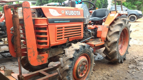 ขายรถไถ KUBOTA L2605  2เพลา พร้อมดันหน้า ราคา 135,000 อ.แกลง จ.ระยอง มีบริการขนส่งทั่วไทย DC Tractor Rayong 0818618678,0899347475 https://www.facebook.com/DC-Tractor-Rayong-3071545327&hellip;/shop&hellip; id line=081-8618678 id line=089-9347475