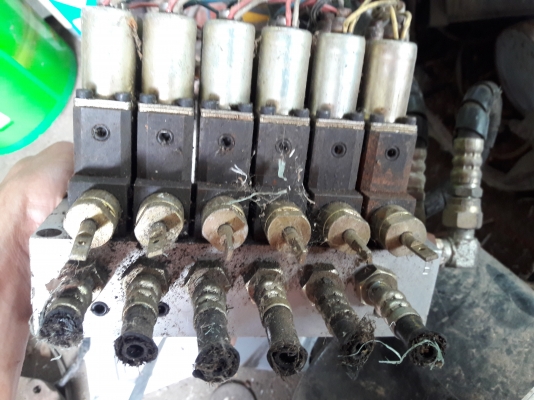 ขายปั้มไฮดรอริกไฟฟ้า 12 V. พร้อมคอลโทลหัวใจ แรงดัน 6 วงจร