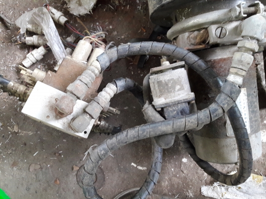 ขายปั้มไฮดรอริกไฟฟ้า 12 V. พร้อมคอลโทลหัวใจ แรงดัน 6 วงจร