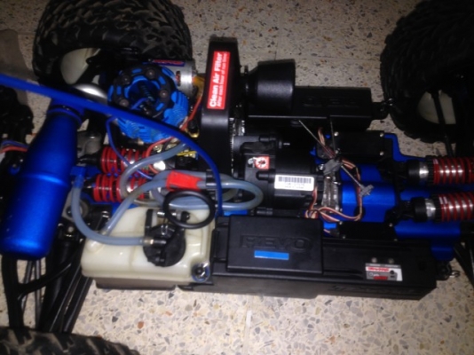 รถบังคับน้ำมัน TRAXXAS REVO 3.3 สภาพ 90 ของได้ทั้งหมดตามรูปไม่ได้เล่นเเล้ว