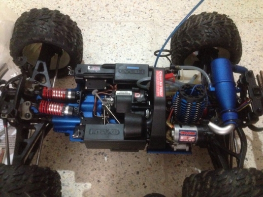 รถบังคับน้ำมัน TRAXXAS REVO 3.3 สภาพ 90 ของได้ทั้งหมดตามรูปไม่ได้เล่นเเล้ว